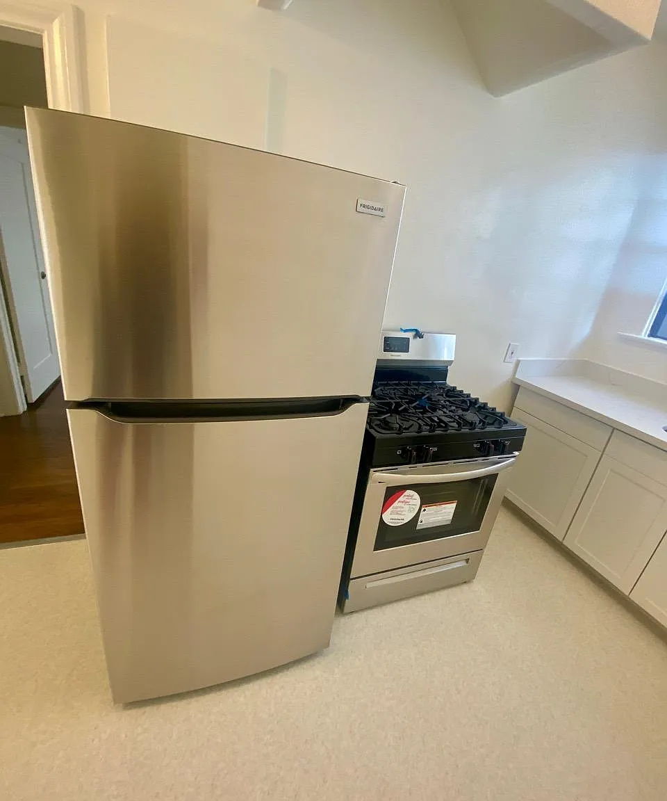 1 bed, 650 sqft, $1,895 — Photo 2