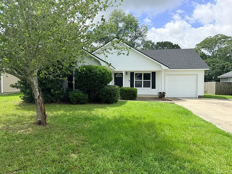 3905 Heatherwoods Dr — Photo 1