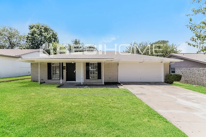 2832 Lago Vista Loop — Photo 1