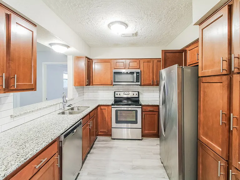 3206 Teakwood Cir — Photo 6