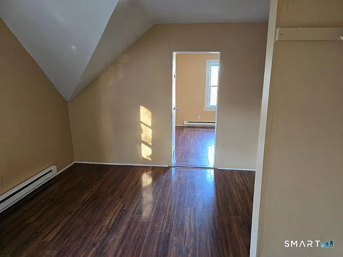 1 bed, 1.0 bath, 880 sqft, $1,200 — Photo 2