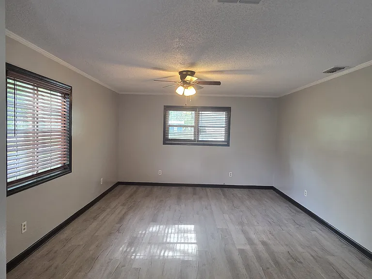 3109 Cabin St — Photo 4