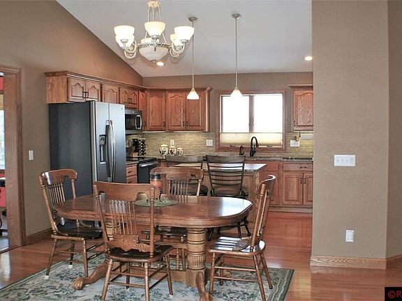 3rd image of 400 5th Ave NE