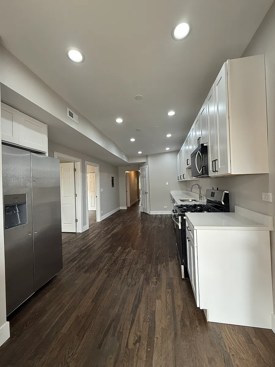 Building Photo - 6404-6406 S Troy St #2N