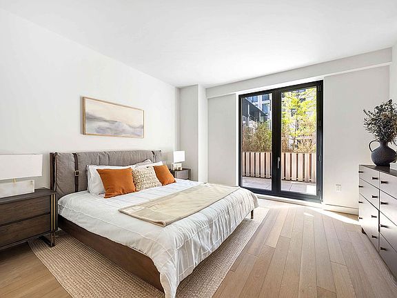 4th image of 500 W 45th St #211