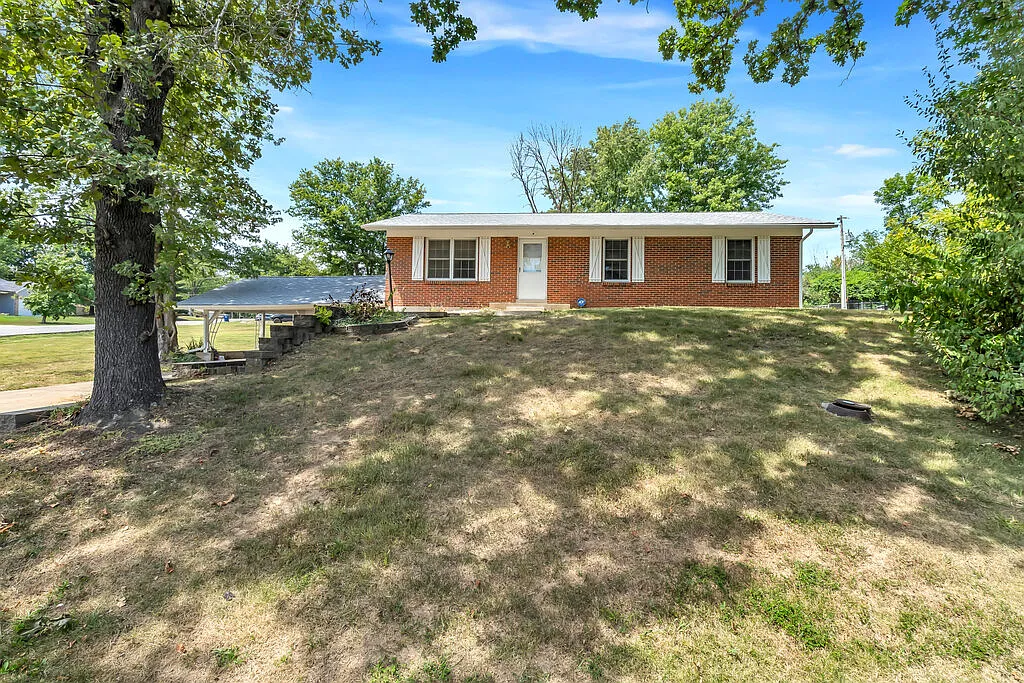 3 bed, 1350 sqft, $2,000 — Photo 1
