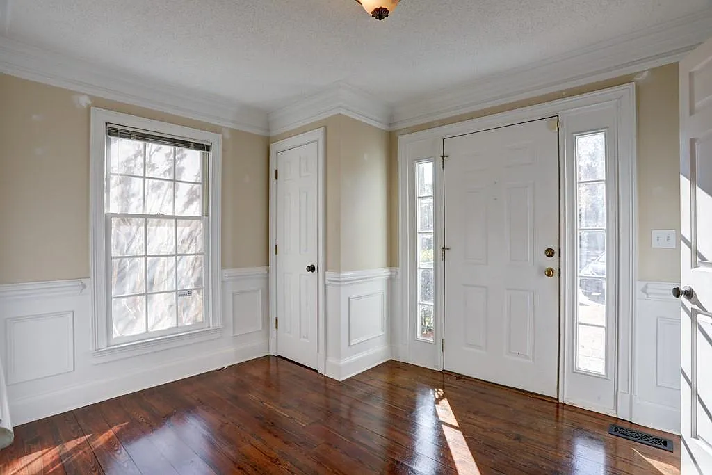 3 bed, 2.5 bath, 1954 sqft, $2,500 — Photo 3