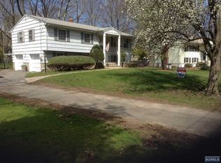 8 Hampton Pl, Hillsdale, NJ 07642