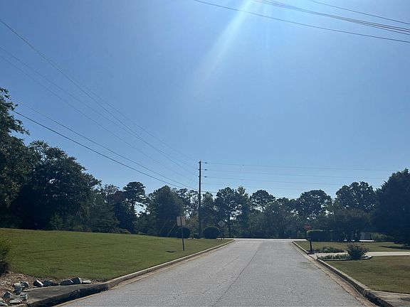 5th image of 1330 Stoneleigh Dr