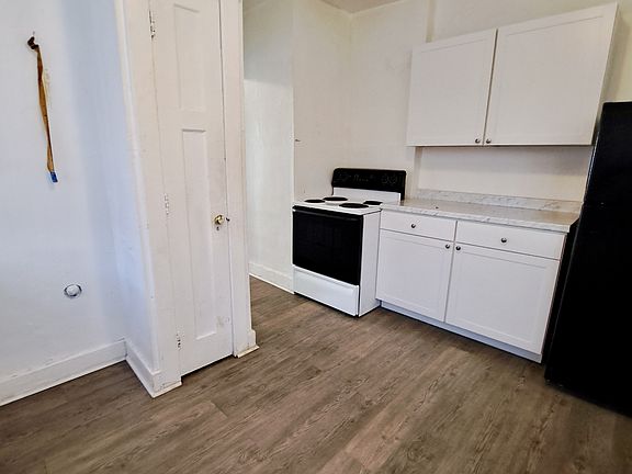 3rd image of 87 Mary Ave