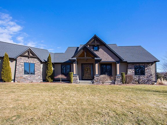 3rd image of 8554 Pinecroft Ct