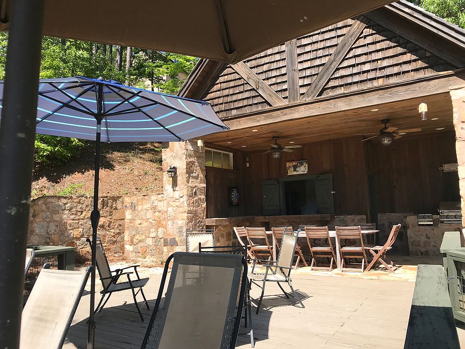 Kitchen Pavillion w/ Bath