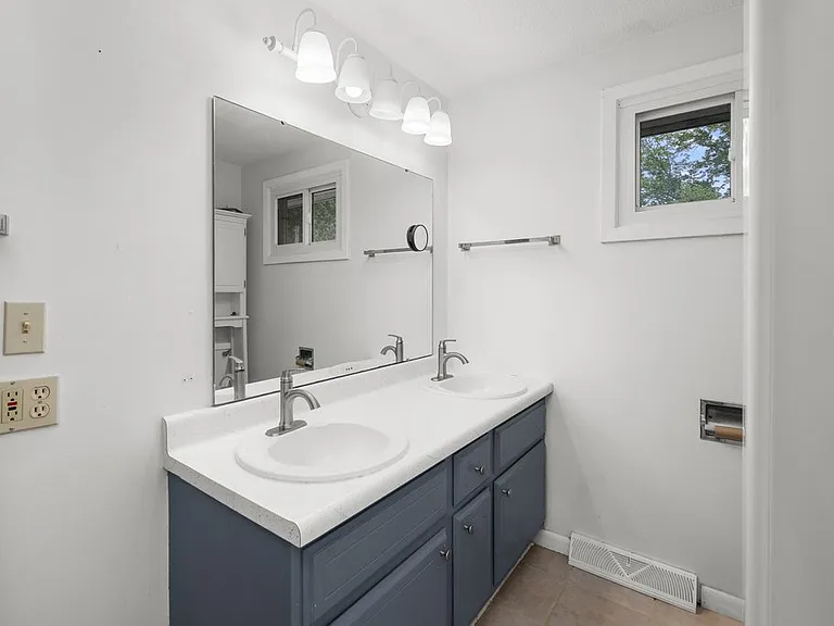 3129 Windsor Dr — Photo 14