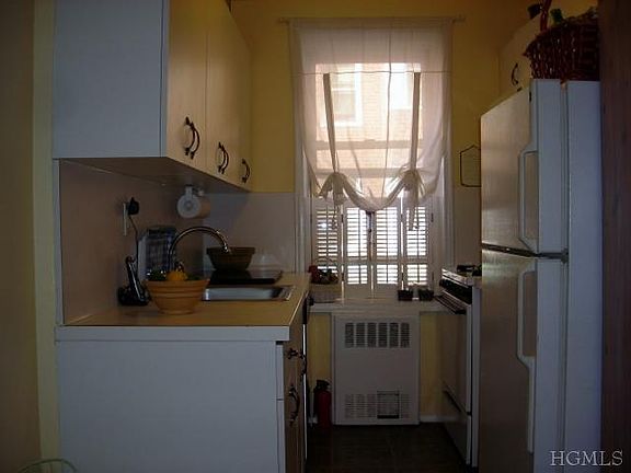 2nd image of 625 Gramatan Ave APT 1R