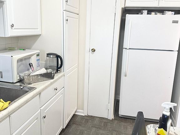 4th image of 2802 W Hollywood Ave
