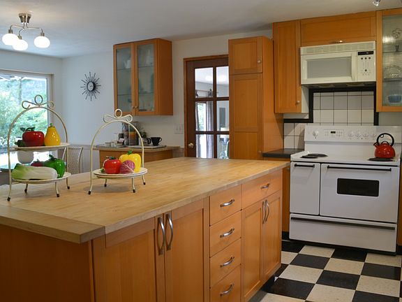 4th image of 18328 7th Ave NW