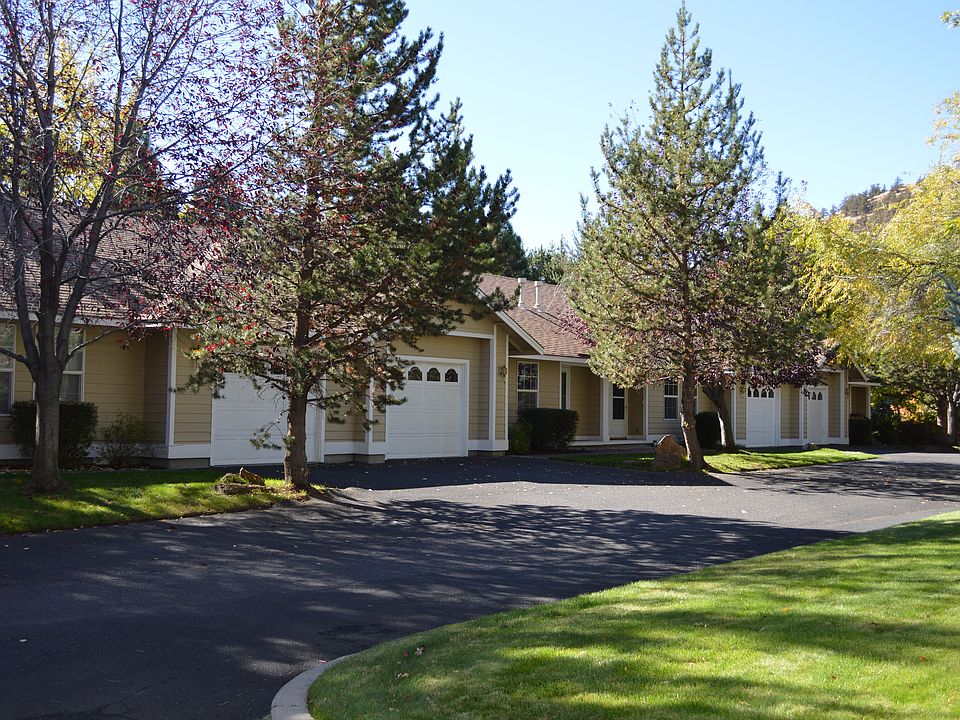 1085 Purcell 4-plex driveway view