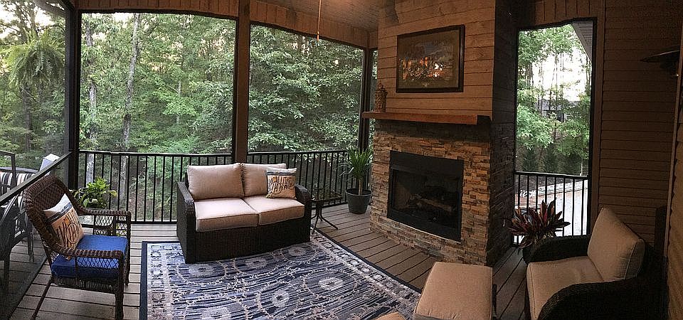 Screened Deck w/Fireplace