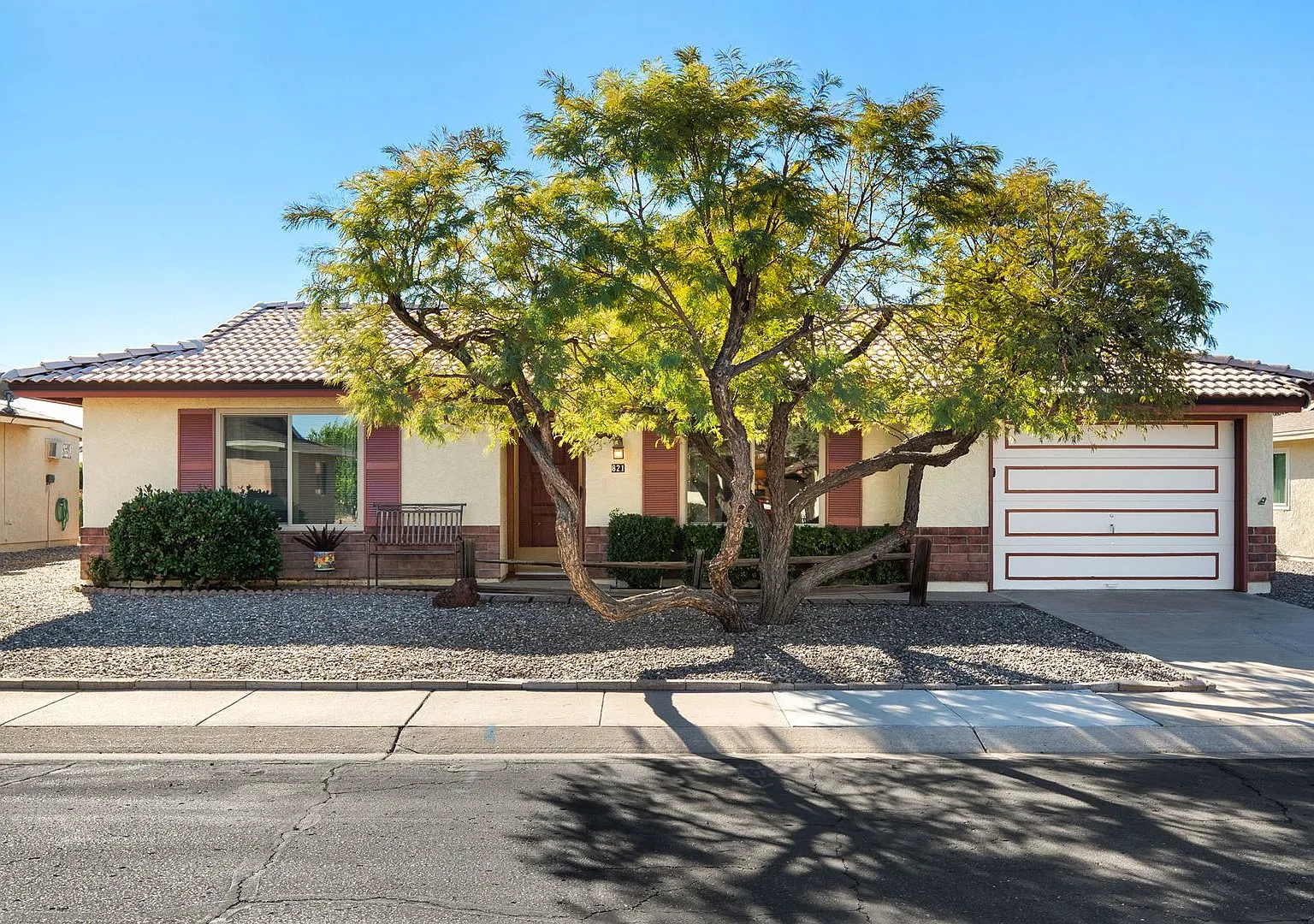 Discover comfortable living in this 2bedroom 1.5 bath home in Leisure World a 45+ Active Adult Re... — Photo 2