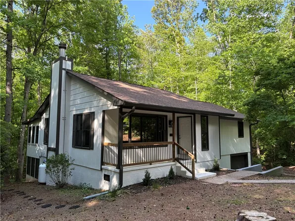 102 Blossom Ct, Westminster, SC 29693