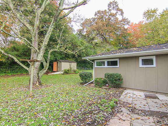 2nd image of 832 Abington Ln