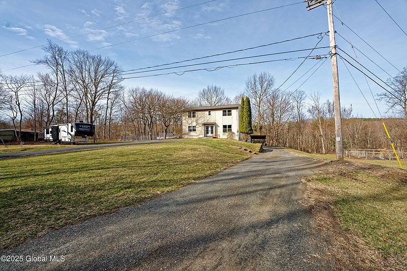 3rd image of 81 Moore Road