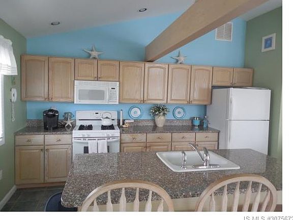 3rd image of 223 Leeward Ave
