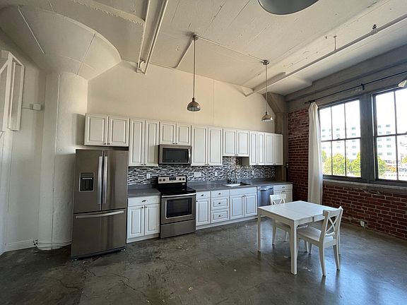 3rd image of 3435 Cesar Chavez Ste 306