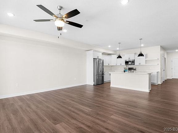 4th image of 104 Sierra Bay Dr #1E