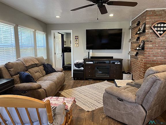 5th image of 518 E Orchard Ln