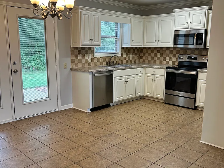 267 Creek View Dr — Photo 3