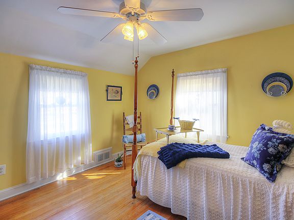 Bedroom 3-alt view