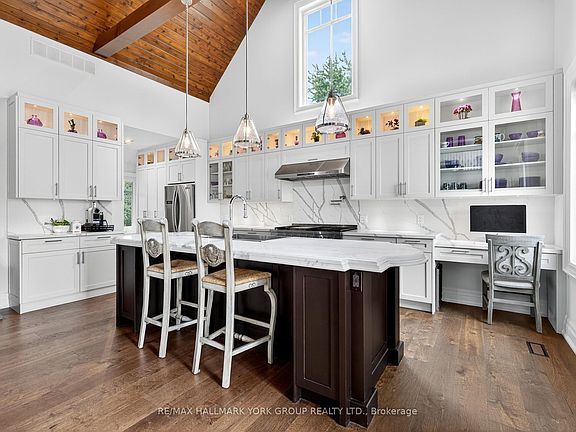 3rd image of 10 Grills Rd