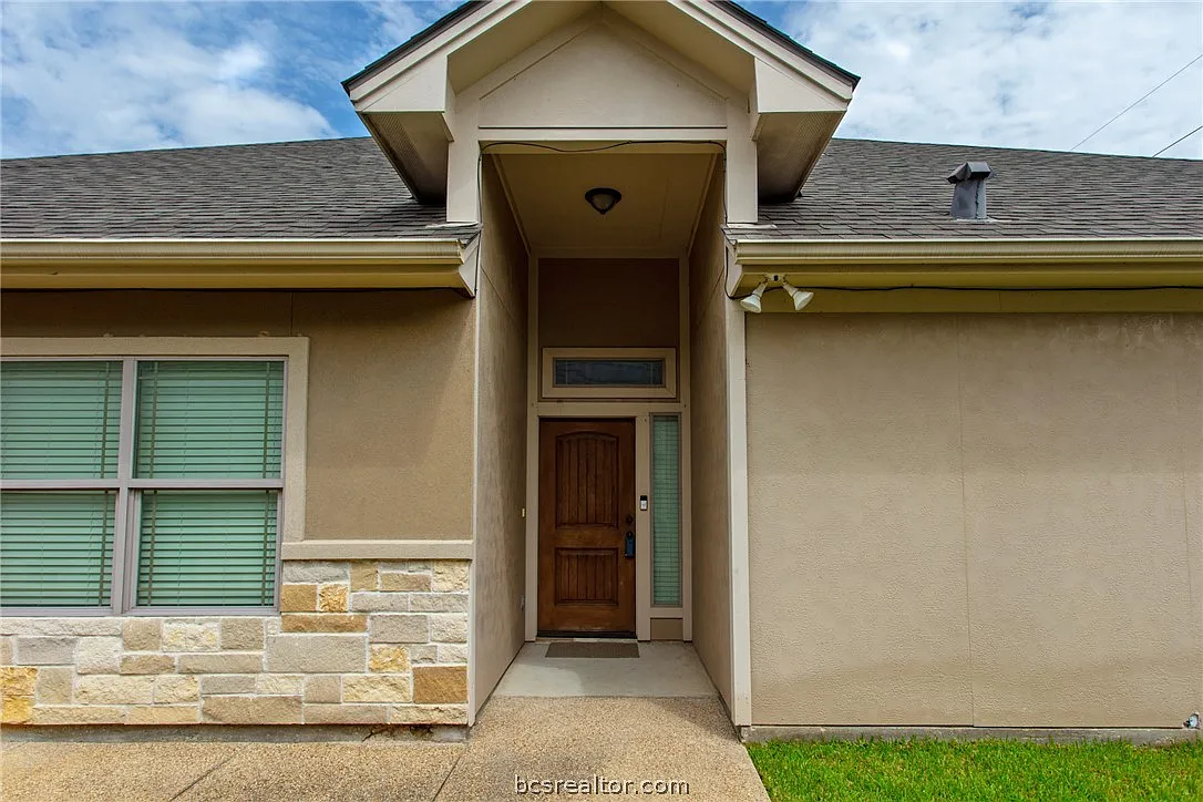 3 bed, 1599 sqft, $1,900 — Photo 3
