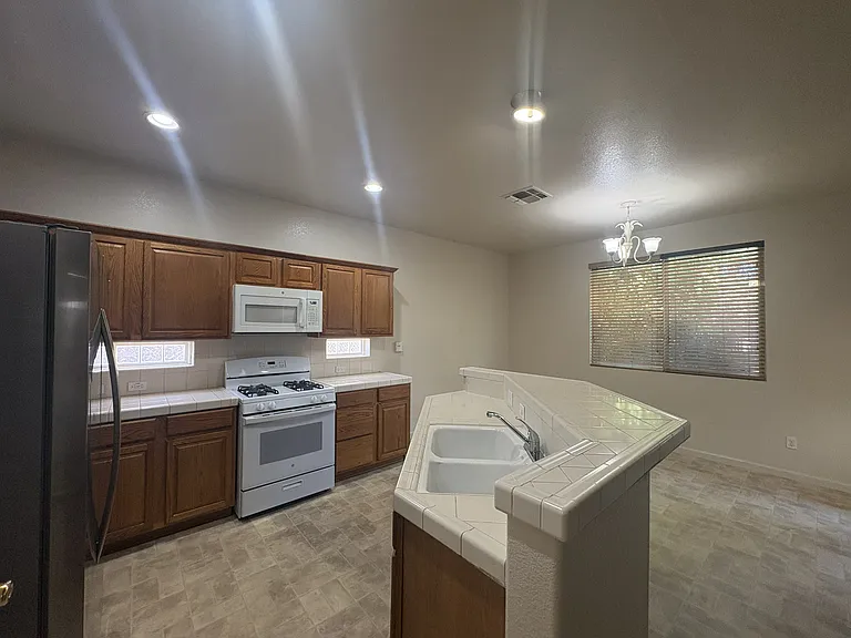 3564 Sarasota Ave — Photo 7