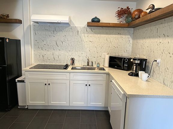 3rd image of 1353 Willow St #1357