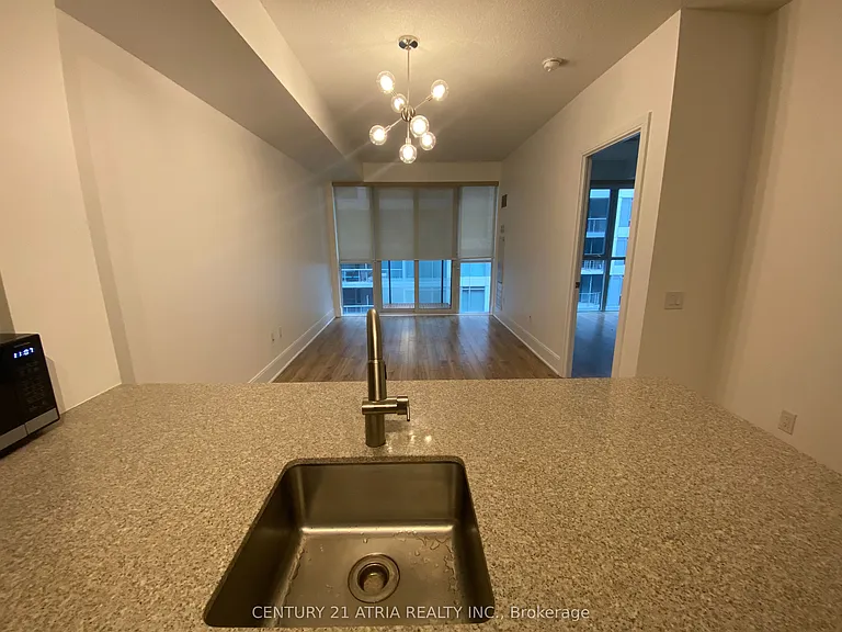 560 Front St W #706 — Photo 3