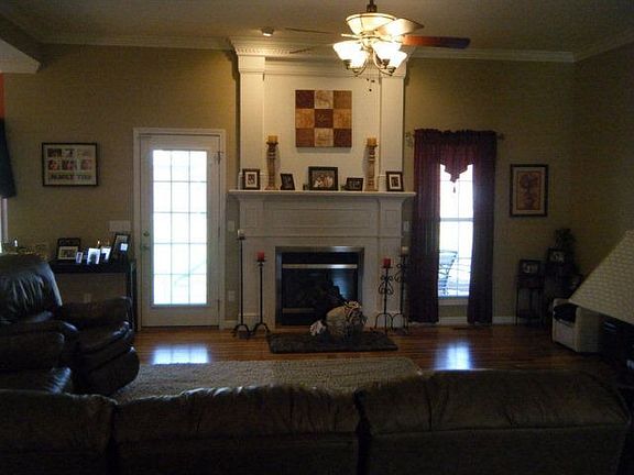 3rd image of 327 Brookside Dr