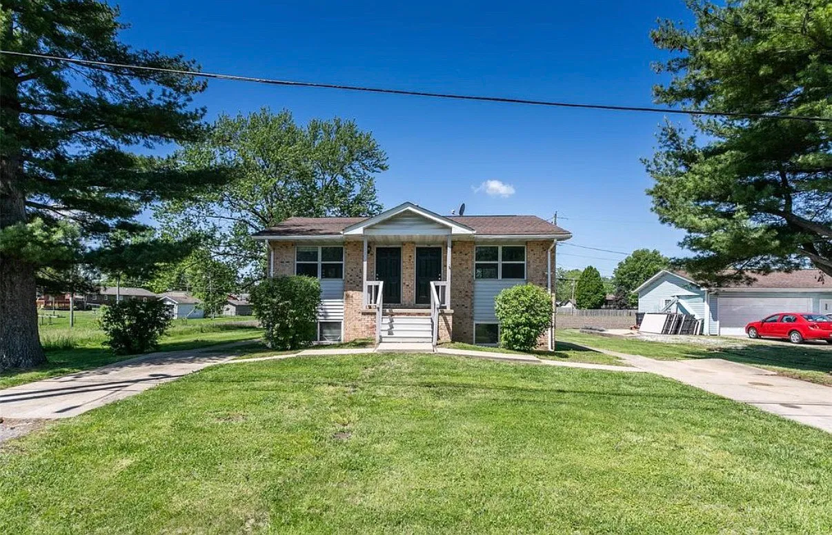 2 bed, 900 sqft, $1,200 — Photo 1