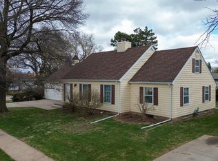 1246 Saunders Ave, Hastings, NE 68901