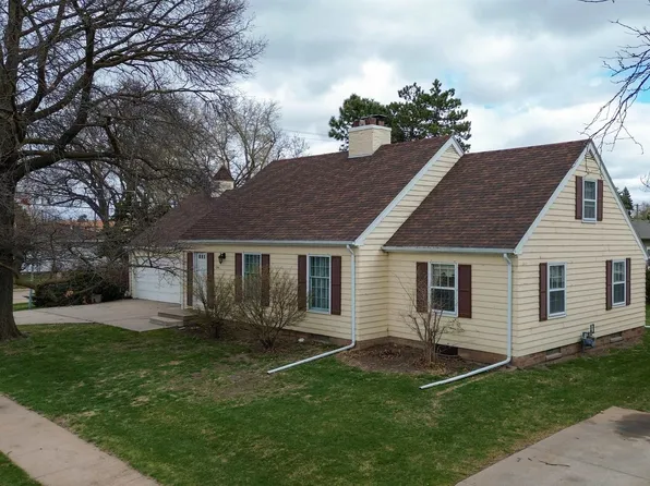 1246 Saunders Ave, Hastings, NE 68901