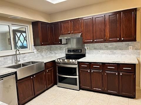 New kitchen installed July 2022