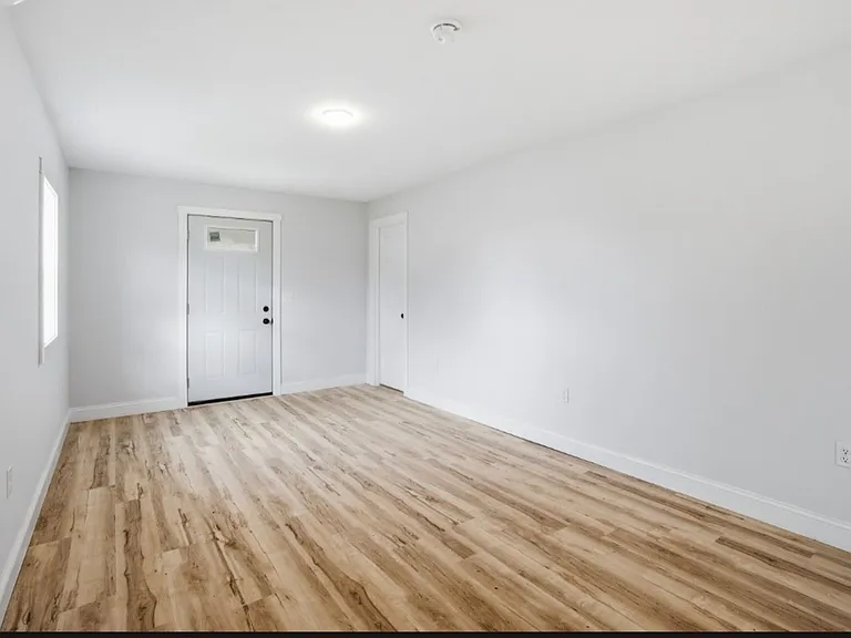 913 W Virginia Ave — Photo 4