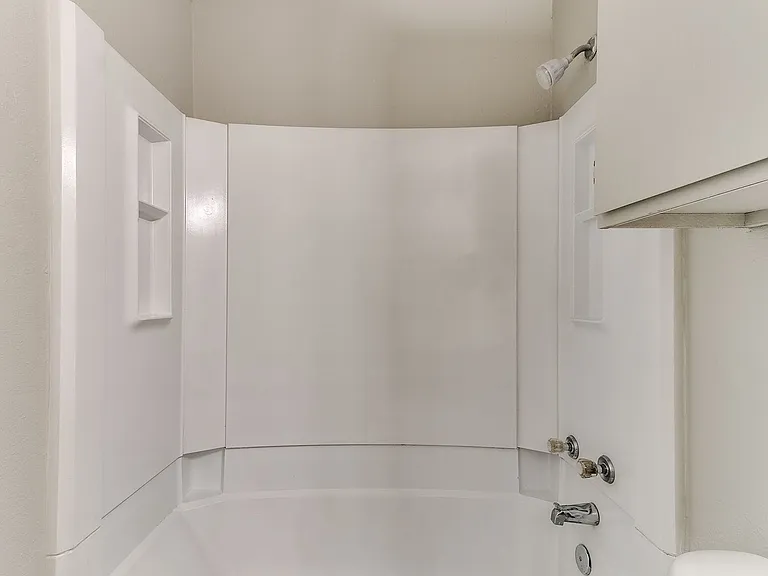 1113 W Fulton St — Photo 24