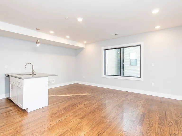 812 N Uber St — Photo 3