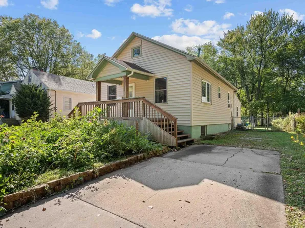 911 Roosevelt St, Iowa City, IA 52240