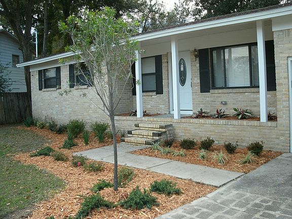 2nd image of 924 Fontana Ct W