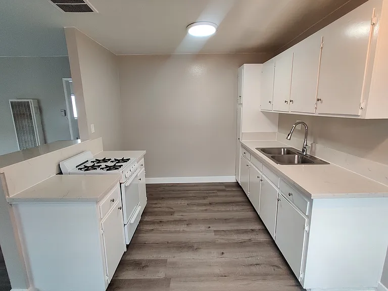 14517 S Vermont Ave — Photo 9