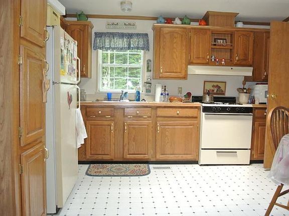 3rd image of 441 Nakomis Ave