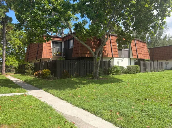 2200 White Pine Circle #B, Greenacres, FL 33415